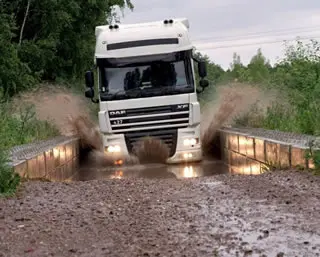 واکنش یک راننده ترانزیت به جاده نامناسب روسیه به قزاقستان+فیلم
