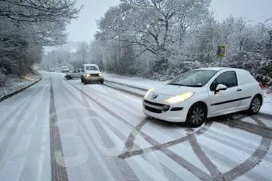 بارش بی سابقه برف در شهرستان؛ ارتفاع برف در گردنه ها به ۴.۵ متر رسید