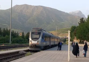 قطارهای بندرعباس به تهران و مشهد فوق‌ العاده شدند