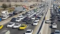 ترافیک سنگین در آزادراه ساوه- تهران / محورهای شمالی فاقد هرگونه مداخلات جوی هستند 