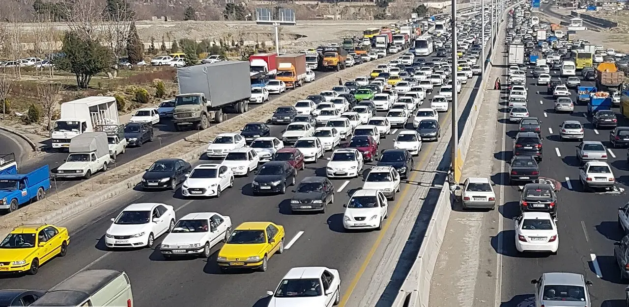 ترافیک سنگین در آزادراه های البرز/جاده چالوس همچنان مسدود است 