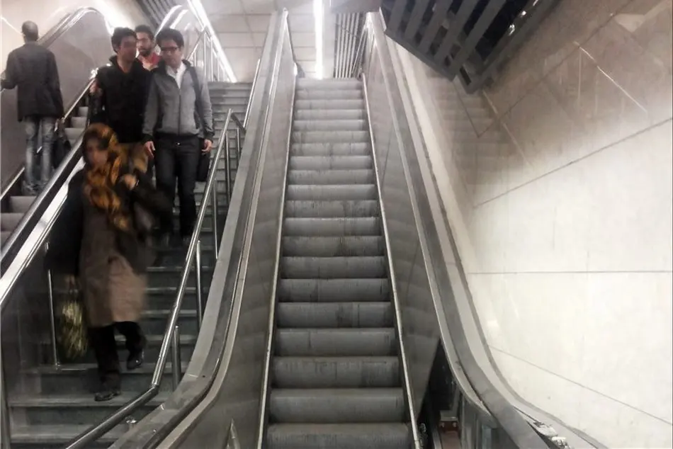 نصب 10  دستگاه پله برقی ایستگاه محلاتی مترو تهران