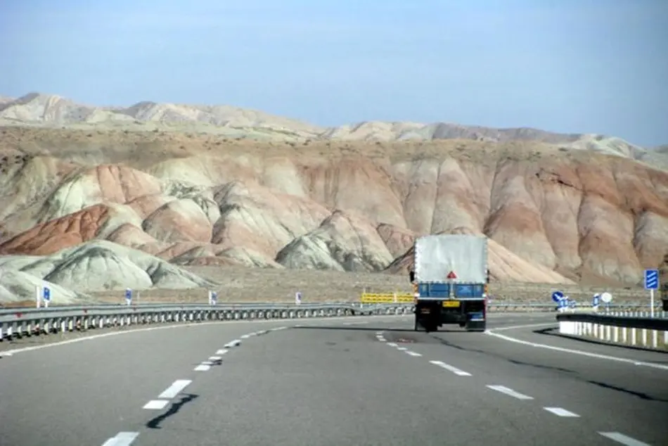 اجرای ۳۵ کیلومتر پروژه راهسازی در زنجان