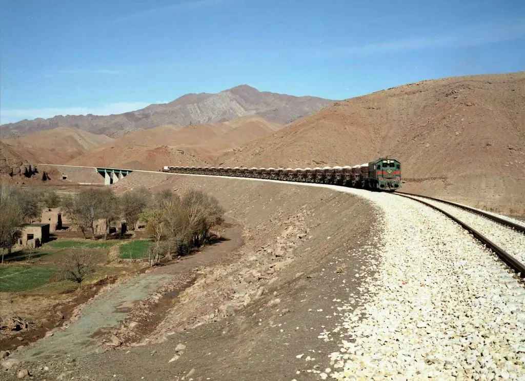 قطار حومه‌ای شیراز-مرودشت عملیاتی می‌شود