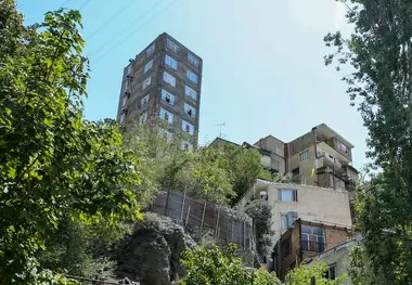 خانه های غیر ایمن در شمال تهران تخریب می شوند