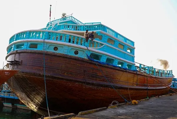 نجات یک فروند شناور تجاری باری در سواحل پارسیان