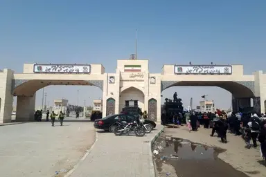  Over 6 Million Travelers Passed through Mehran Border in the First Seven Months of Iranian Year 