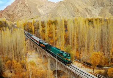 راهنمای انتخاب بهترین قطارهای مسافربری ایران در ۱۴۰۴ – از لوکس ۵ ستاره تا اقتصادی ۳ ستاره