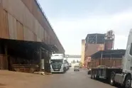 انبارهای مجتمع فولاد مبارکه؛ فاقد امکانات اولیه برای 1500 راننده/رانندگان کامیون حتی آب آشامیدنی ندارند