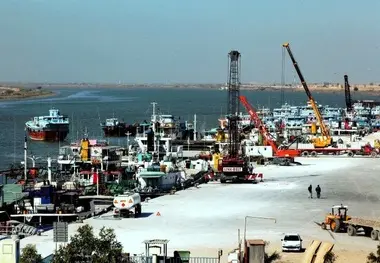 نخستین محموله فرآورده‌ های نفتی از بندر خرمشهر به مقصد امارات صادر شد