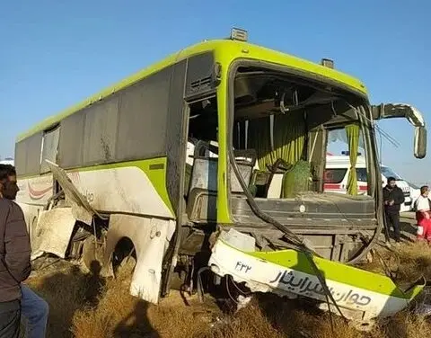 واژگونی اتوبوس در محور سیرجان - شیراز، ۱۳ مصدوم بر جا گذاشت