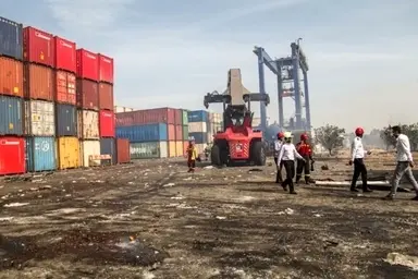 کمبود امکانات گمرکی عامل وقوع حادثه در بندر رجایی/ استیضاح وزیر راه انحراف افکار عمومی است