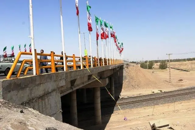 راه اندازی پل زیرگذر و روگذر جاده و ریل در راه آهن هرمزگان ( ایستگاه راه آهن سیرجان)