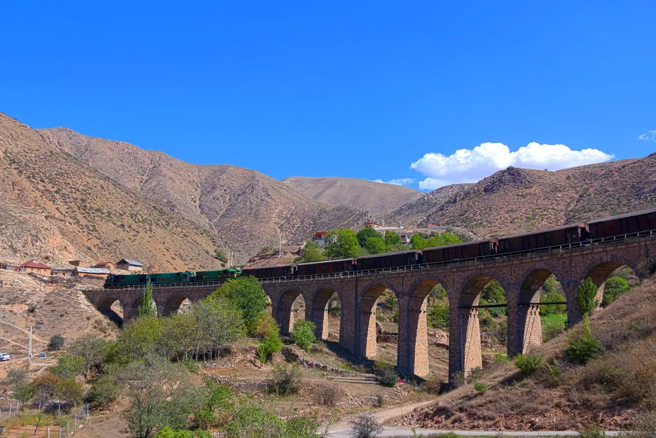 افزایش ۹/۶ درصدی حمل و نقل بار در راه‌آهن شمال