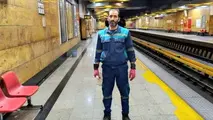کارگر متروی تهران کیف حاوی ۱۵۰ گرم طلا را به صاحبش برگرداند 
