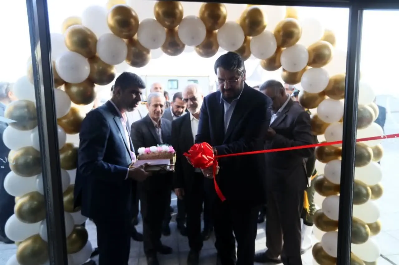 وزیر راه و شهرسازی ترمینال بهسازی شده فرودگاه اهواز را افتتاح کرد 