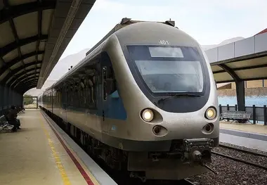 قطارهای حومه ای در کلانشهرهای اصفهان و مشهد راه اندازی می شوند