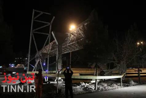  برخورد کامیون با پل عابرپیاده در مشهد