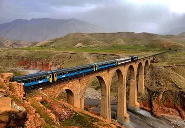 مراسم تجلیل از کارگران برگزیده در راه‌ آهن زاگرس برگزار شد