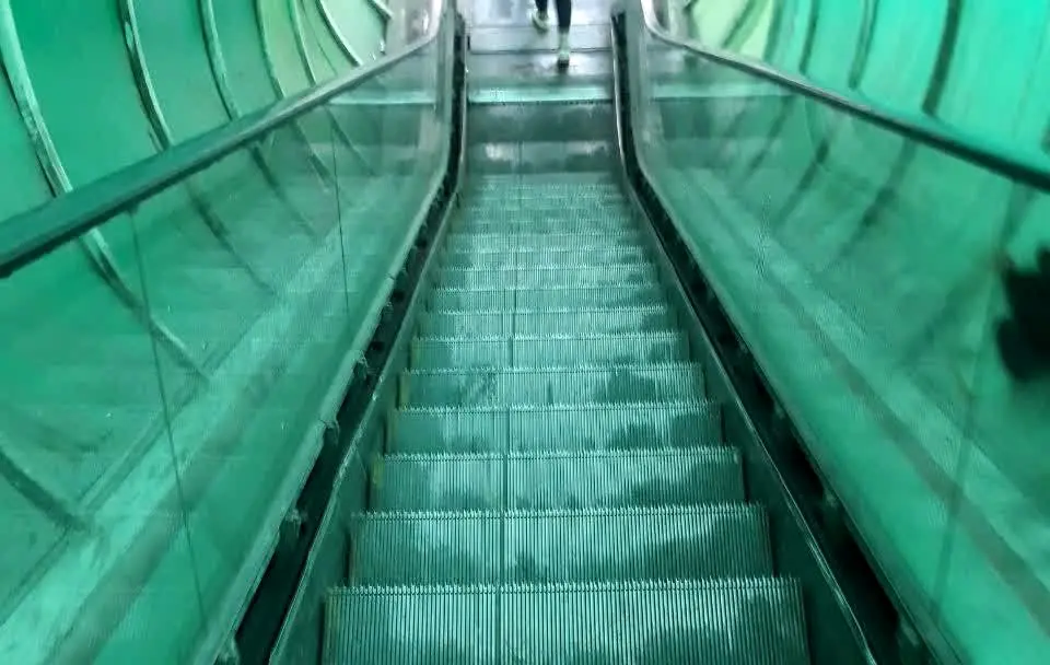 پله برقی ها در سطح شهر تهران با رمپ و آسانسور جایگزین می شوند