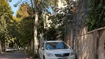 درخواست شهروند تهرانی با یک یادداشت؛ لطفا پیاده رو را اشغال نکنید