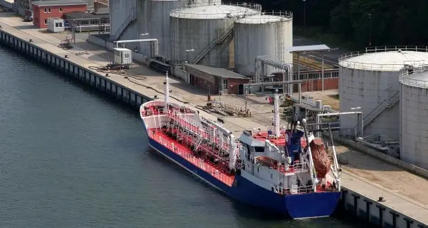 Singapore launches first standard for LNG bunkering
