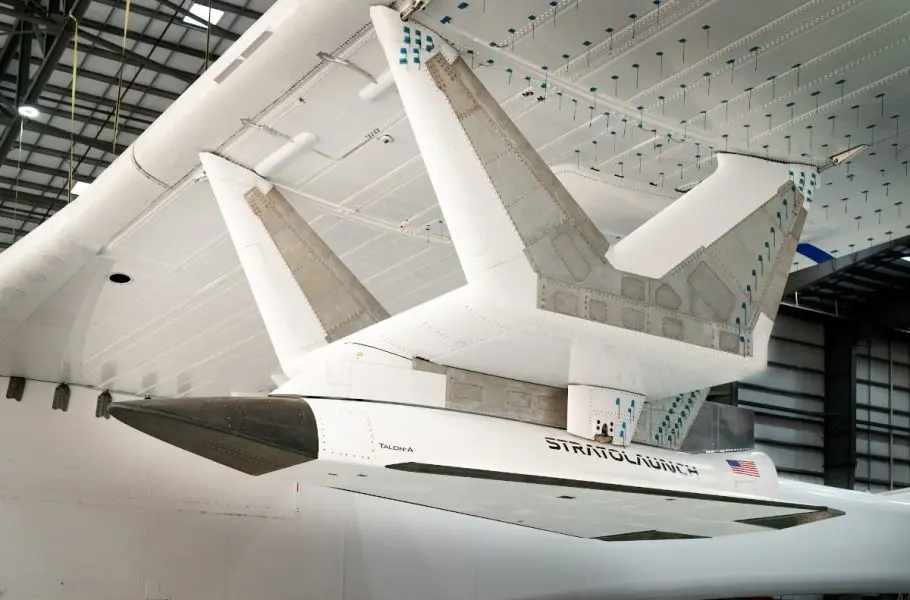 حمل پرنده هایپرسونیک به وسیله بزرگترین هواپیمای جهان