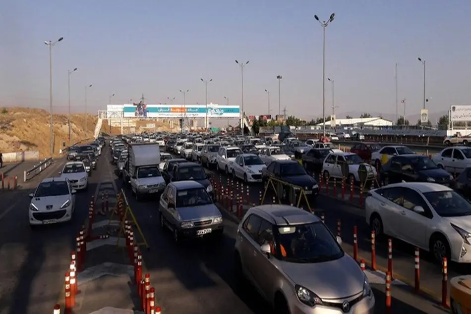 ترافیک در مسیرهای ورودی به سمت تهران سنگین است