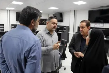 بازدید وزیر راه و شهرسازی از مرکز پایش راهداری مرز مهران 