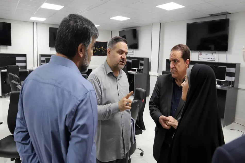 بازدید وزیر راه و شهرسازی از مرکز پایش راهداری مرز مهران