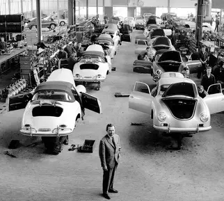 خط تولید کارخانه زوفن هاوزن در سال 1961