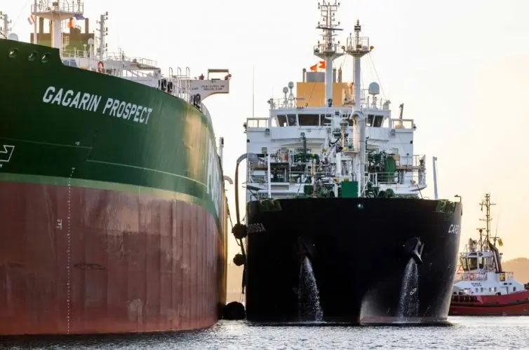 Shell’s Cardissa Carries Out Its 1st LNG Ship-to-Ship Bunkering