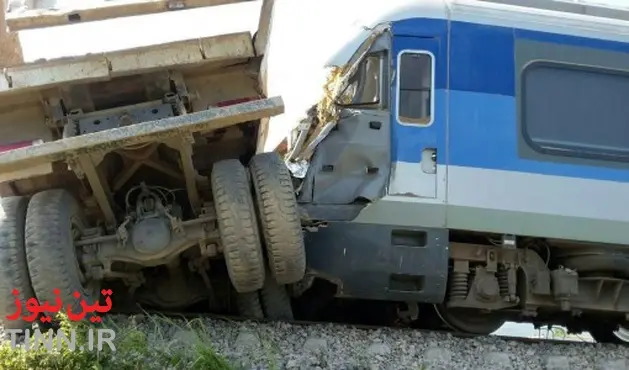 ◄۳۰ نفر زخمی در برخورد ریل باس مسافری با کامیون