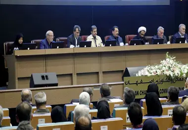 لزوم واگذاری تدریجی امور اقتصادی به بخش خصوصی 