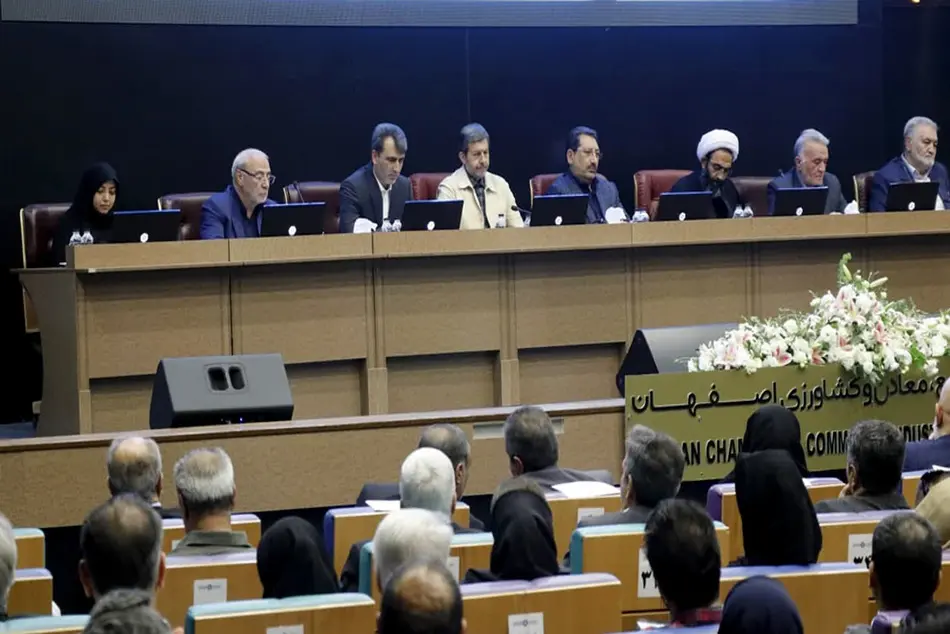 لزوم واگذاری تدریجی امور اقتصادی به بخش خصوصی 