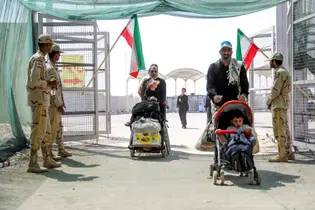 فیلم| تداوم عبور زائران اربعین از مرزهای شش‌ گانه غرب و جنوب کشور 