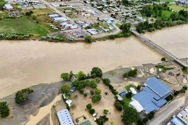 طوفان در نیوزیلند؛ اختلال در حمل‌ ونقل و قطع برق هزاران مشترک