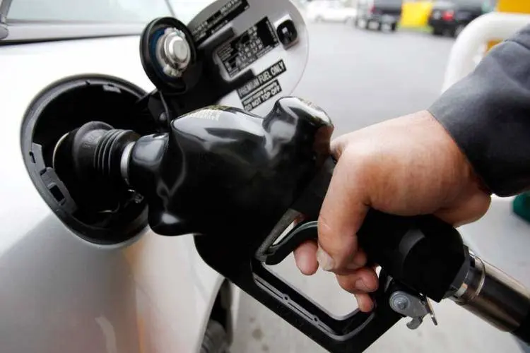 دلایلی که نشان می‌دهد گرانی بنزین، مصرف را کم نمی‌کند 