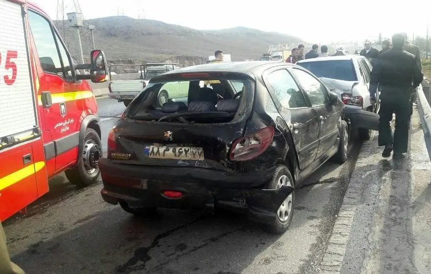 تصادف زنجیره ای ۱۱ خودرو در سوادکوه 