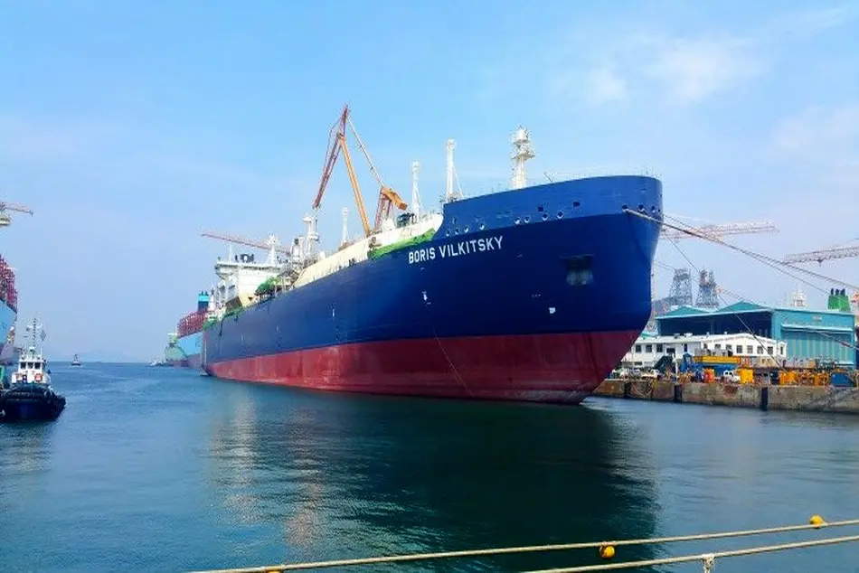 LNG tanker breaches safety rules in Northern Sea Route