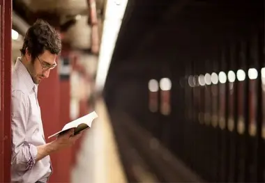 دسترسی رایگان مسافران مترو  به هزاران کتاب 