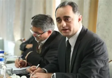 دولت نمی‌تواند با بگیروببند نرخ  دلار را مشخص کند