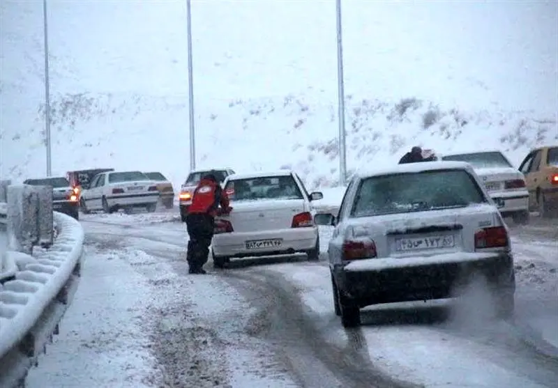  برف گردنه آوج در استان قزوین را سفیدپوش کرد 