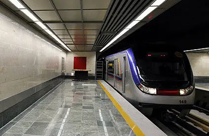 کاهش سرفاصله قطارهای خط 3 و 4/ اصلاح غرفه‌های دستفروشان در مترو