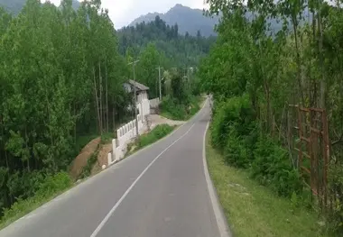 مازندران جز استان‌های برتر در اجرای آسفالت راه‌های روستایی در کشور