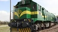 توقف دوباره قطار تهران-سنندج در بین مسیر و عدم پاسخگویی مسوولان