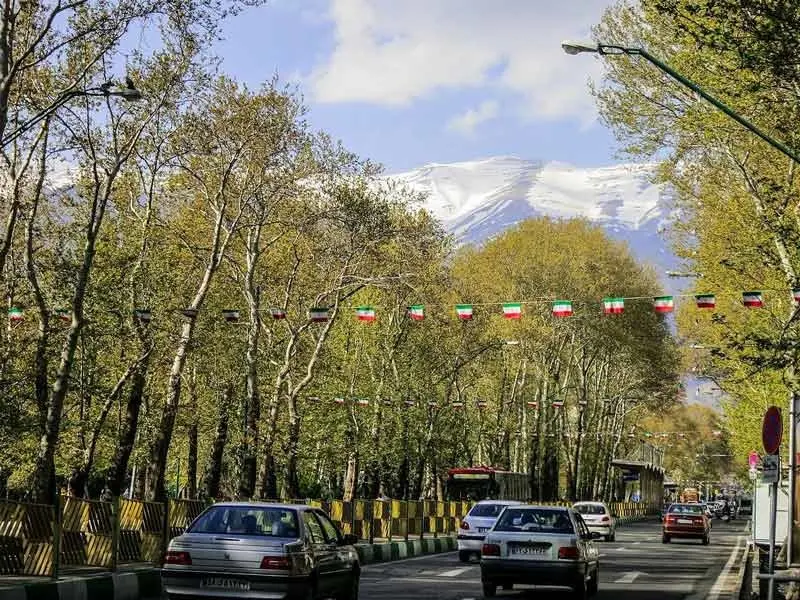 خیابان ولیعصر نقطه مرکزی رویداد تهران ۱۴۰۰