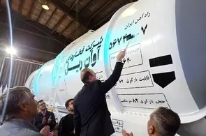 رونمایی از نخستین واگن حمل بنزین کشور در اراک