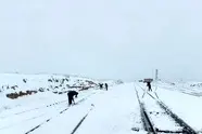 تداوم حرکت قطارها در آذربایجان با عملیات برف‌ روبی‌