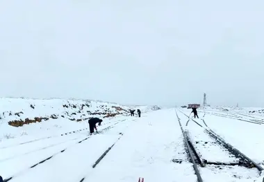 تداوم حرکت قطارها در آذربایجان با عملیات برف‌ روبی‌